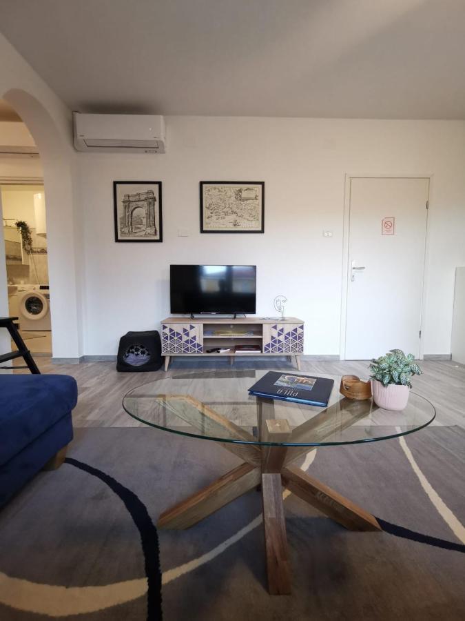 Apartments Bonvenon2Center พูลา ภายนอก รูปภาพ